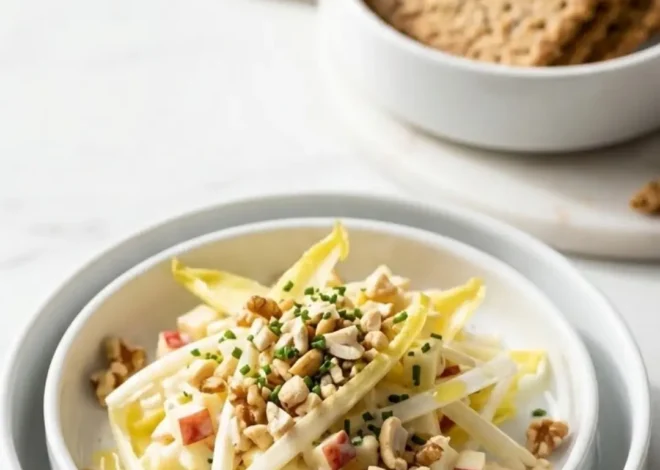 Frischer Keto-Chicoreesalat: Das cremige Low-Carb Apfel-Rezept