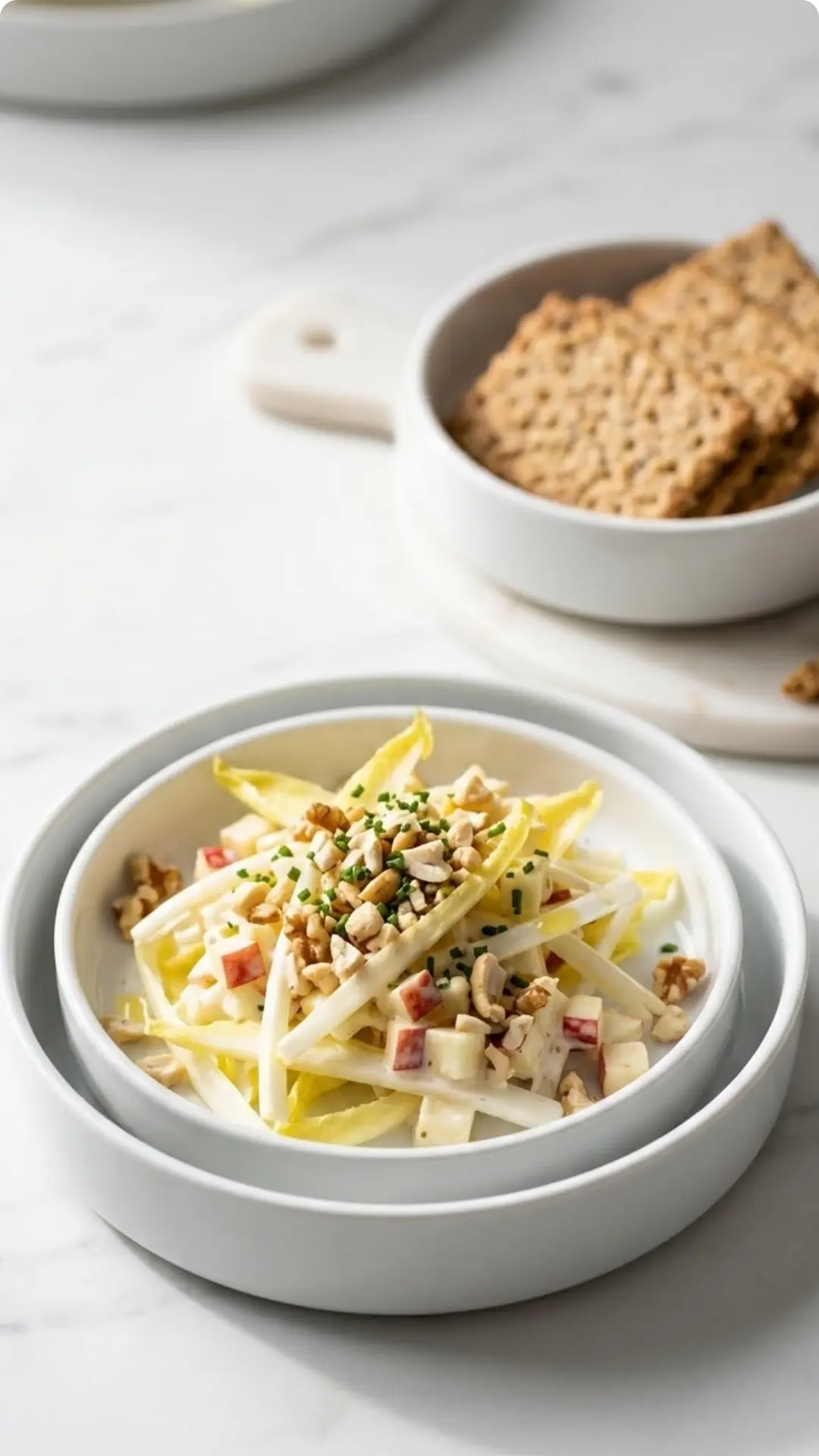 Frischer Keto-Chicoreesalat: Das cremige Low-Carb Apfel-Rezept