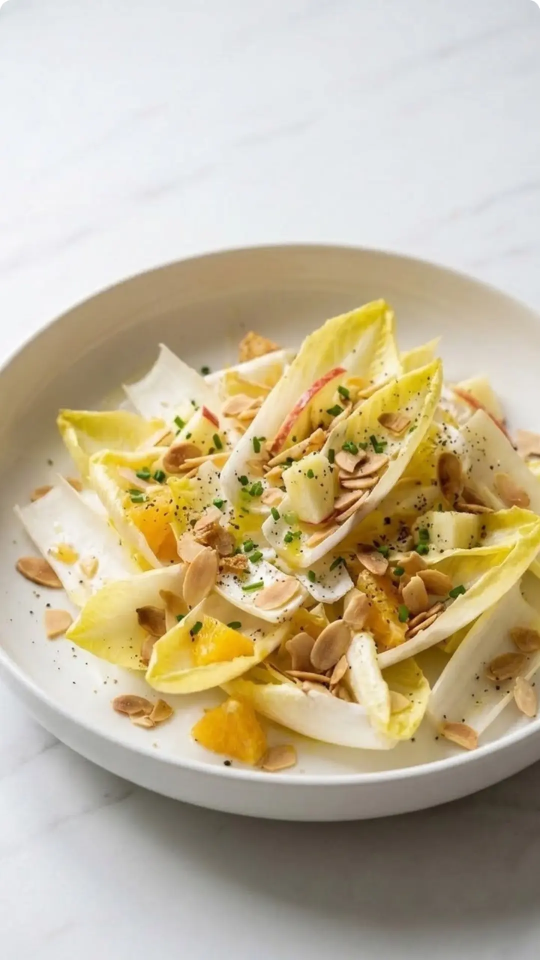 Keto-Chicoreesalat Rezept — Cremige Sauerrahm-Marinade & Ohne Honig