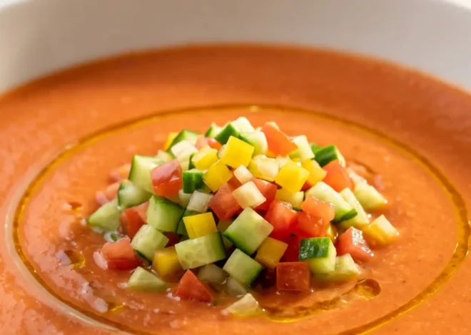 Frische Andalusische Gazpacho: Das ultimative Low-Carb Sommerrezept