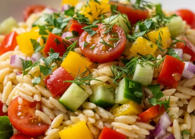 Frischer Orzo Salat mit Gurke, Paprika & Kräutern (Keto-Style)