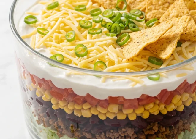Klassischer Schicht-Taco-Salat – Deftiges Party-Rezept