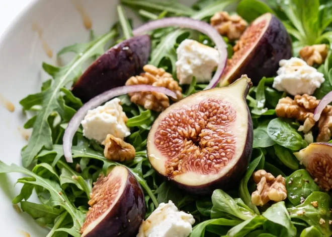 Keto Feigen-Ziegenkäse-Salat mit Walnüssen & Rucola